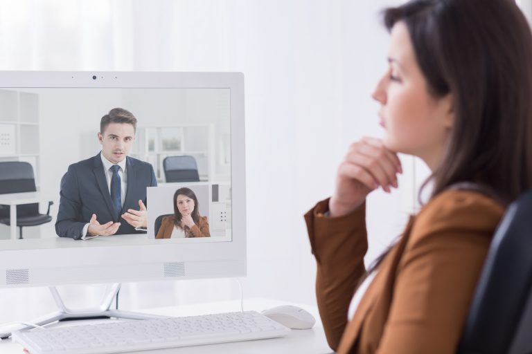 ¿Tienes una entrevista por videoconferencia? ¡Aprende a superarla!